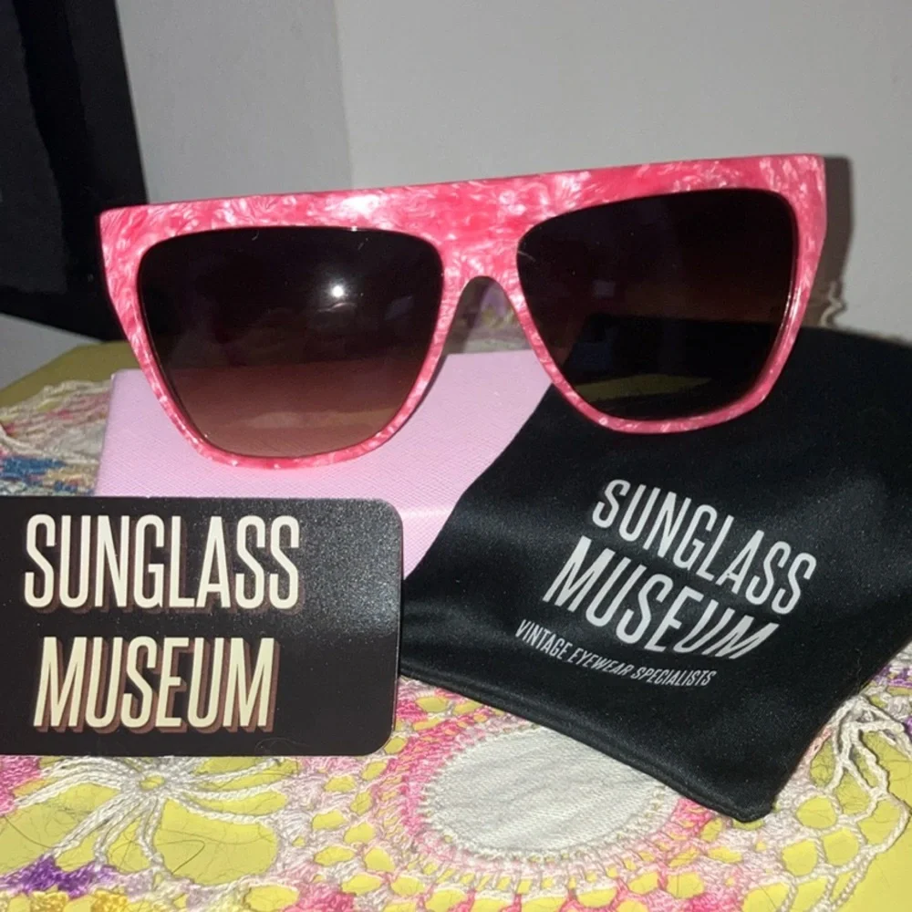 Vintage 80's RETRO FLAT TOP SUNGLASSES - Picture 2 of 15